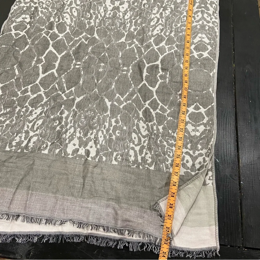 Adrienne Vittadini Jacquard‎ Oblong Wide Scarf Women Gray NWT